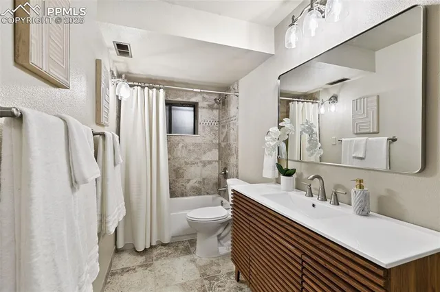 a view of a livingroom with furniture and windows