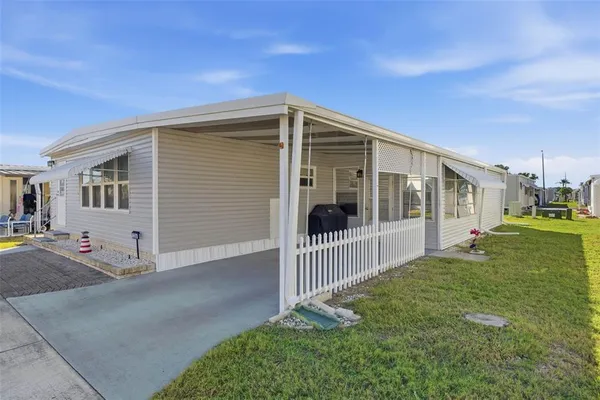 a view of a house with backyard and porch