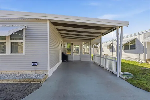 a view of a house with backyard