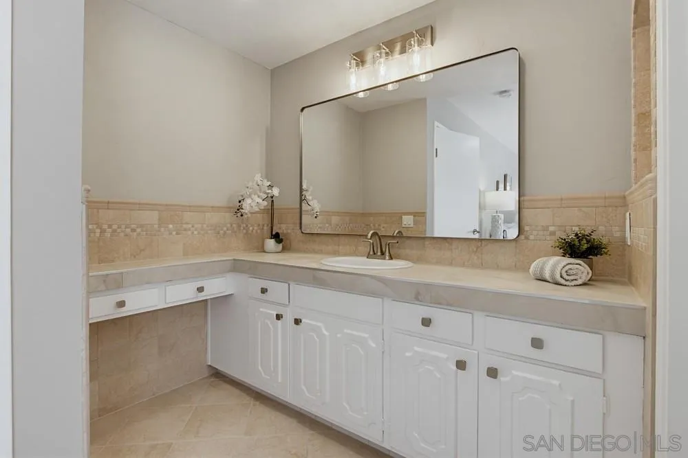 308 Leeann Lane Encinitas, CA 92024 - Photo 38 of 75 Primary Bath/Spa