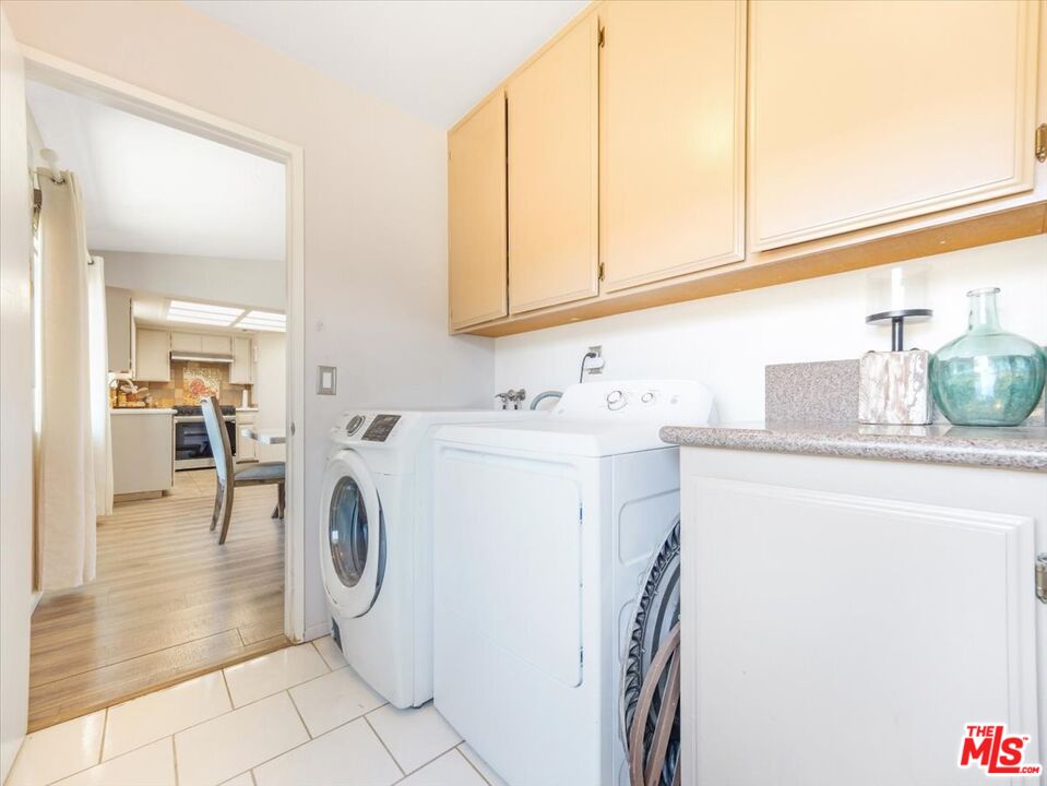 9446 Green Road Pinon Hills, CA 92372 - Photo 13 of 24 a utility room with dryer and washer