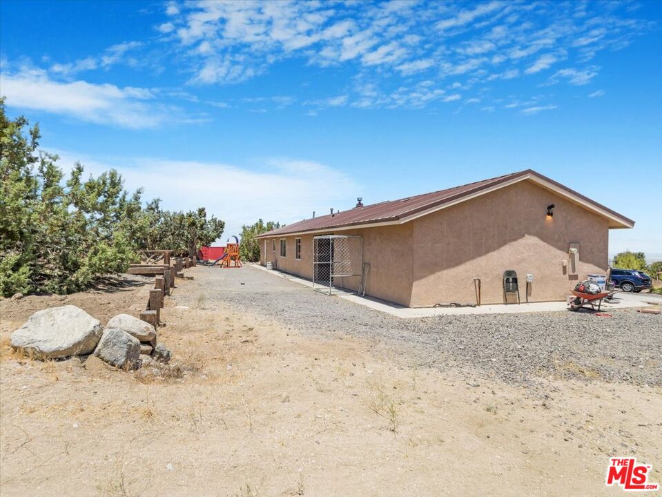 9446 Green Road Pinon Hills, CA 92372 - Photo 8 of 24 a view of a house with a snow