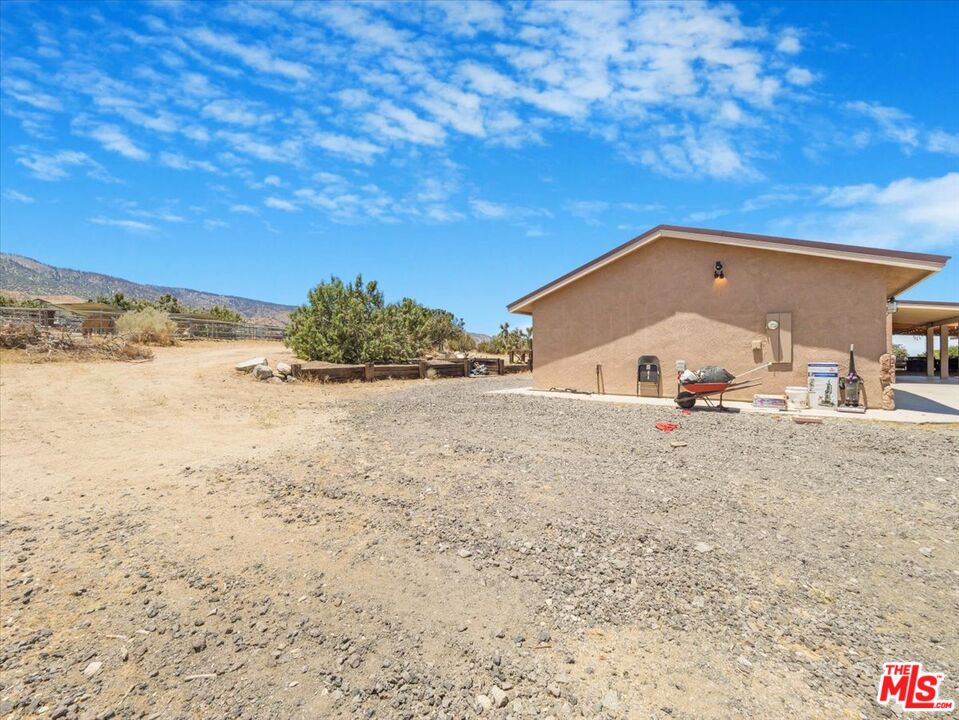 9446 Green Road Pinon Hills, CA 92372 - Photo 9 of 24 a view of a dry yard with wooden fence
