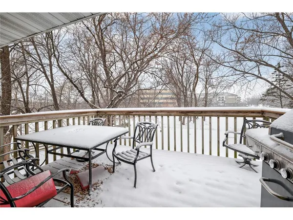 $2,300 | 110920 North Oak Knoll Terrace, Hopkins, MN 55305