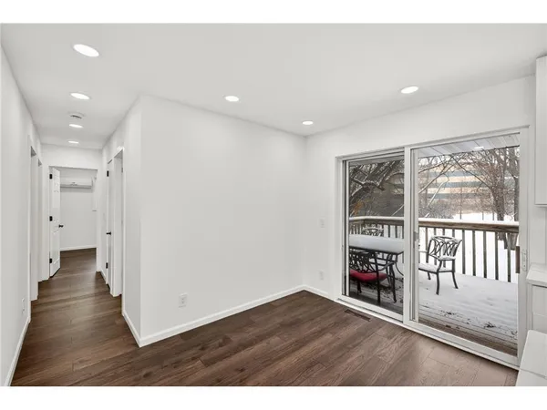 $2,300 | 110920 North Oak Knoll Terrace, Hopkins, MN 55305