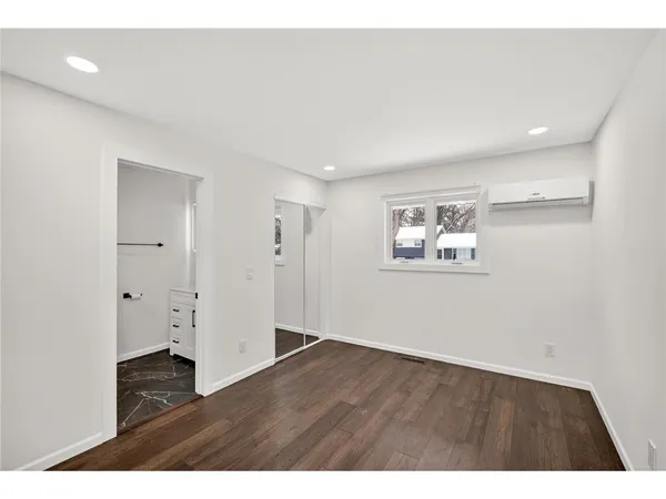 $2,300 | 110920 North Oak Knoll Terrace, Hopkins, MN 55305