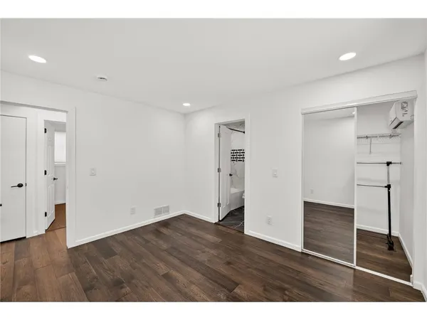 $2,300 | 110920 North Oak Knoll Terrace, Hopkins, MN 55305