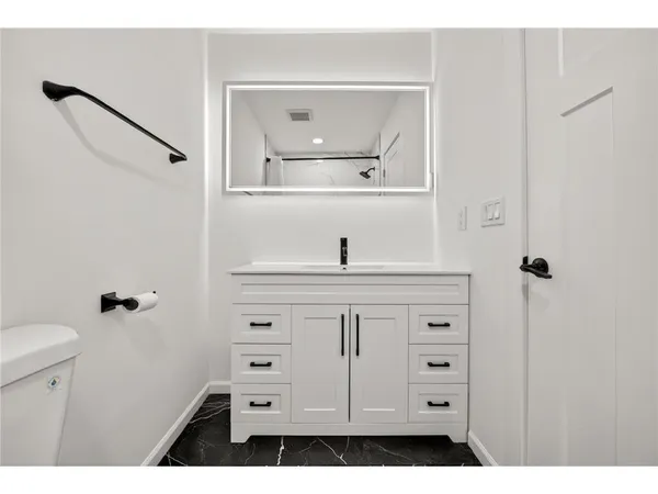 $2,300 | 110920 North Oak Knoll Terrace, Hopkins, MN 55305