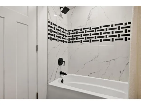 $2,300 | 110920 North Oak Knoll Terrace, Hopkins, MN 55305