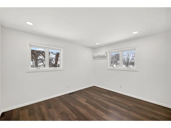 $2,300 | 110920 North Oak Knoll Terrace, Hopkins, MN 55305