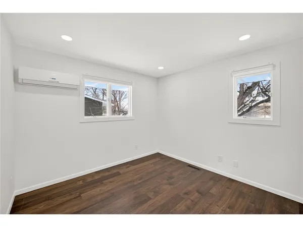 $2,300 | 110920 North Oak Knoll Terrace, Hopkins, MN 55305