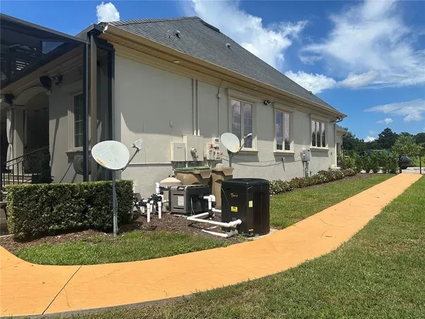 a view of a livingroom with furniture