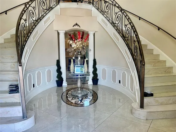 a view of entryway and hall