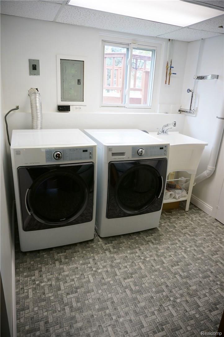 1961 Ruby Avenue Rochester, MI 48309 - Photo 23 of 25 Laundry.jpg