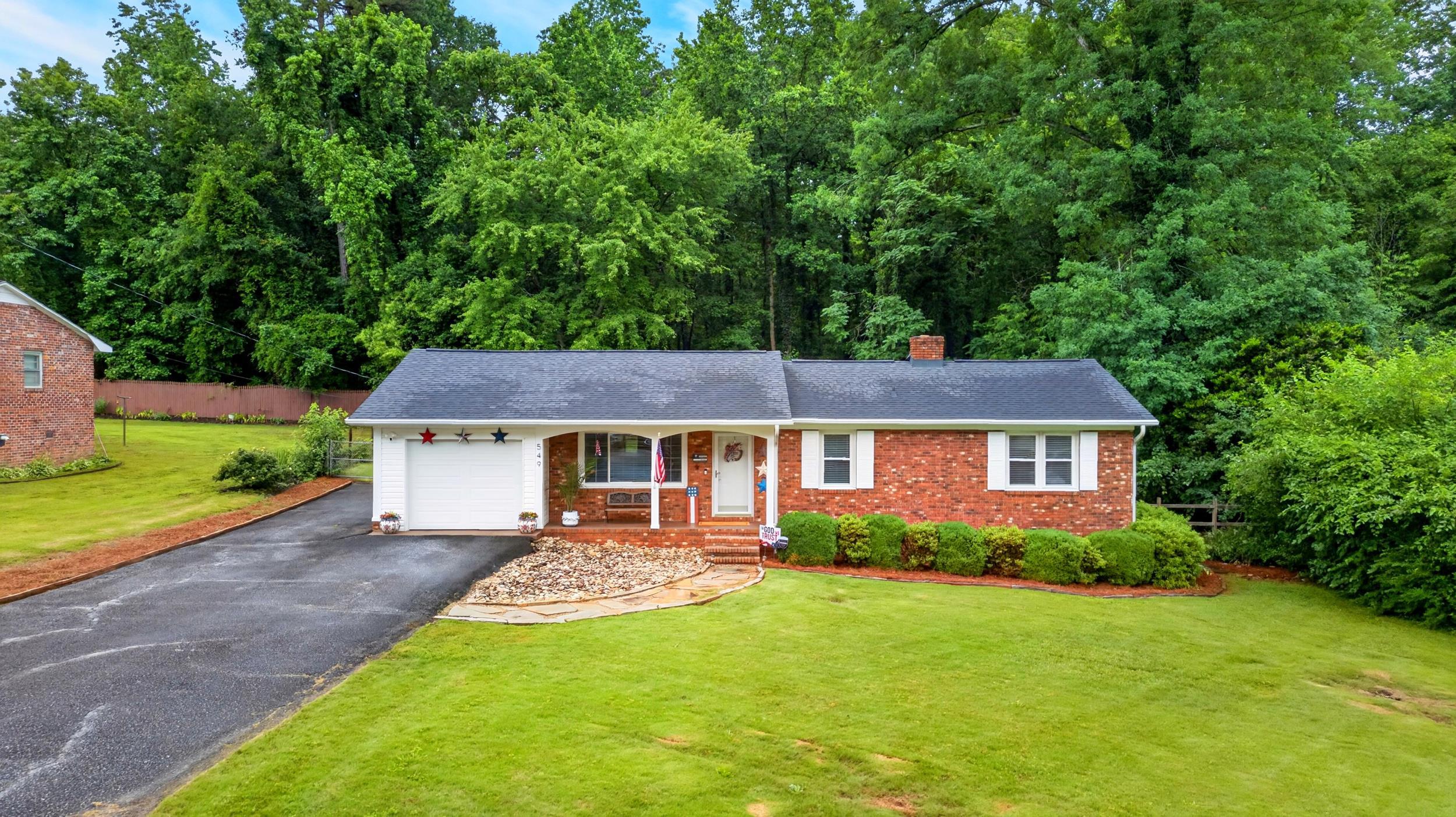 549 Barnwell Road Spartanburg, SC 29303 - Photo 2 of 36