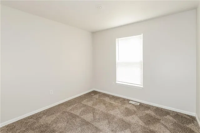 $2,015 | 3404 Northwest 84th Terrace, Kansas City, MO 64154