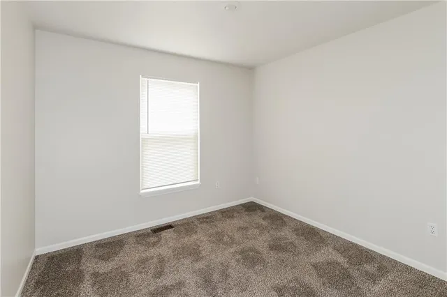 $2,015 | 3404 Northwest 84th Terrace, Kansas City, MO 64154