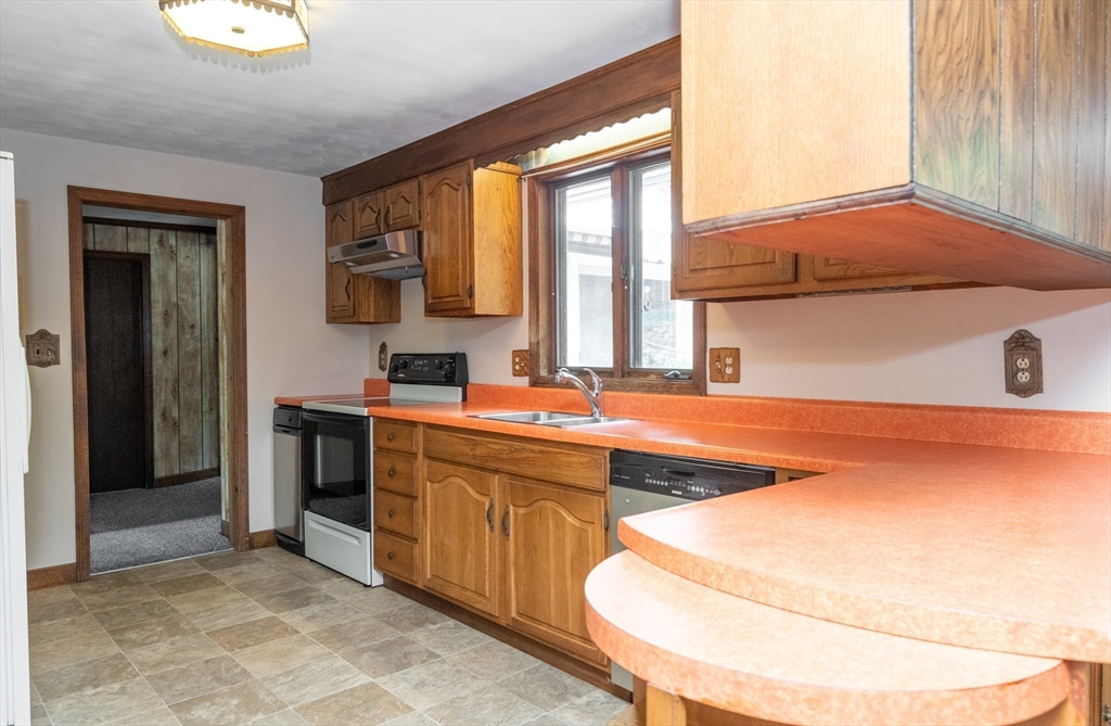 32 Murray Street Peabody, MA 01960 - Photo 11 of 37