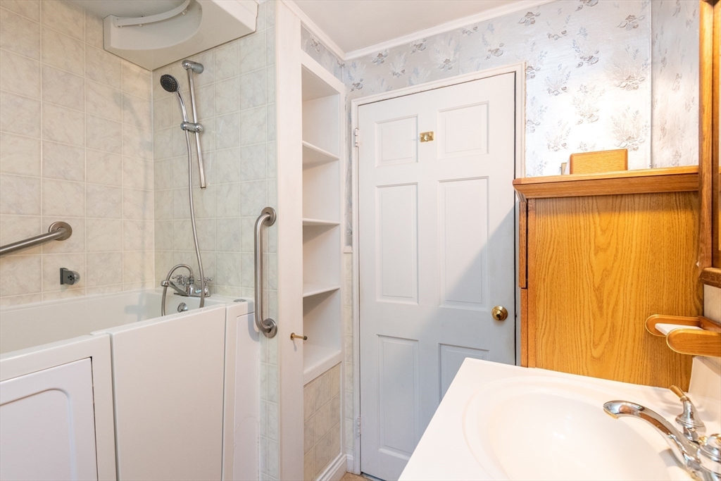 32 Murray Street Peabody, MA 01960 - Photo 17 of 37