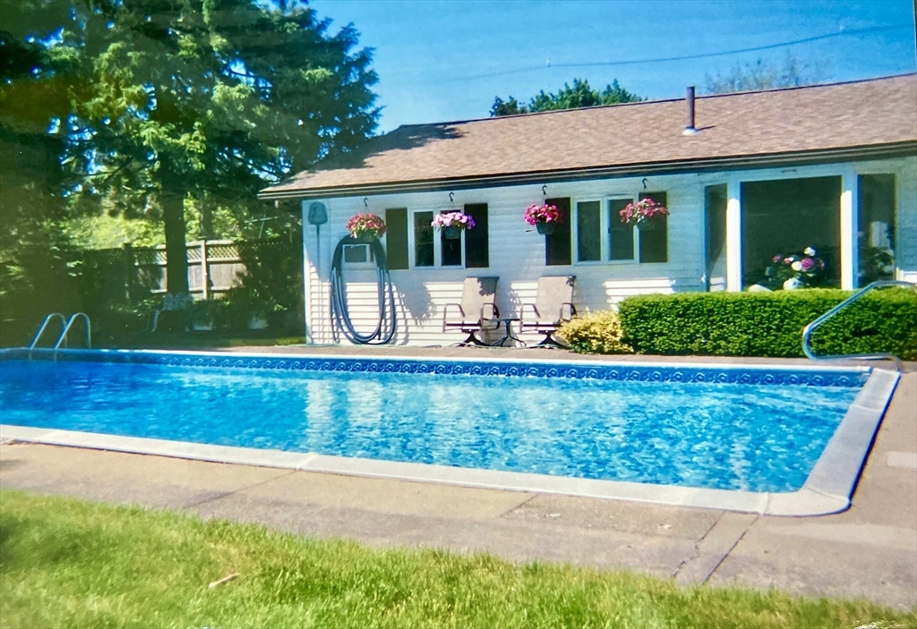 32 Murray Street Peabody, MA 01960 - Photo 5 of 37