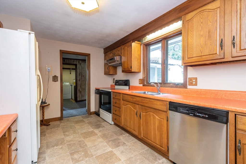 32 Murray Street Peabody, MA 01960 - Photo 8 of 37