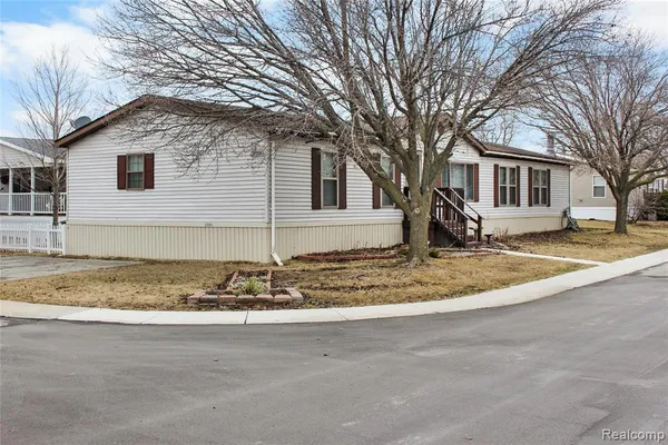 $69,900 | 2351 Hiddenview Drive, Newport, MI 48166