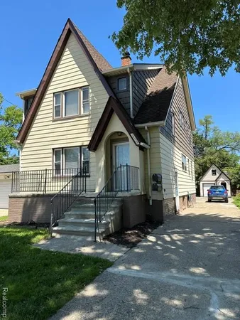 $1,150 | 24320 Flower Avenue, Eastpointe, MI 48021