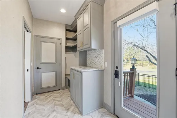 $800,000 | 9206 West 146th Place, Overland Park, KS 66221