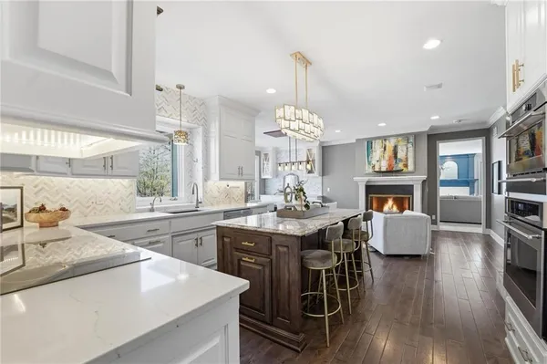 $800,000 | 9206 West 146th Place, Overland Park, KS 66221