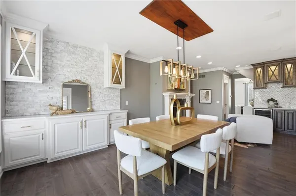 $800,000 | 9206 West 146th Place, Overland Park, KS 66221