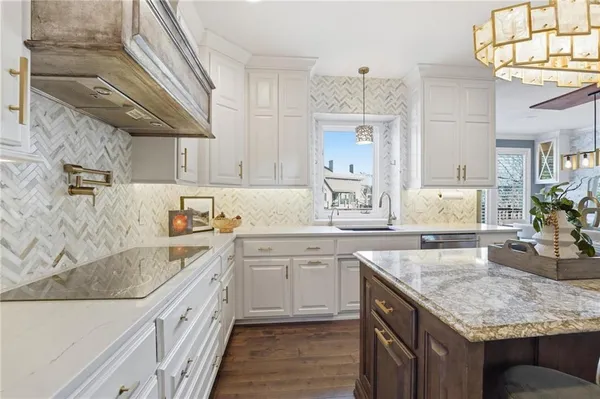 $800,000 | 9206 West 146th Place, Overland Park, KS 66221