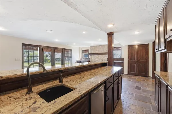 $800,000 | 9206 West 146th Place, Overland Park, KS 66221
