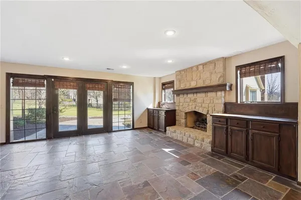 $800,000 | 9206 West 146th Place, Overland Park, KS 66221