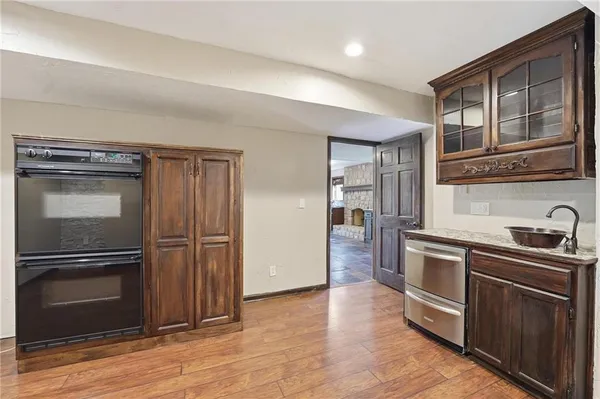 $800,000 | 9206 West 146th Place, Overland Park, KS 66221