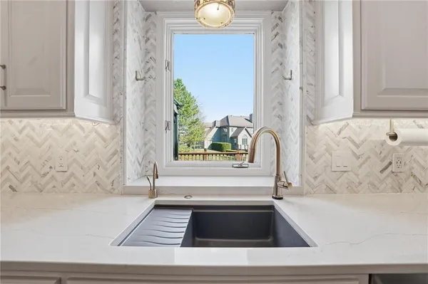 $800,000 | 9206 West 146th Place, Overland Park, KS 66221