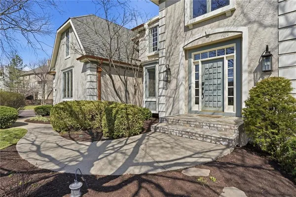 $800,000 | 9206 West 146th Place, Overland Park, KS 66221