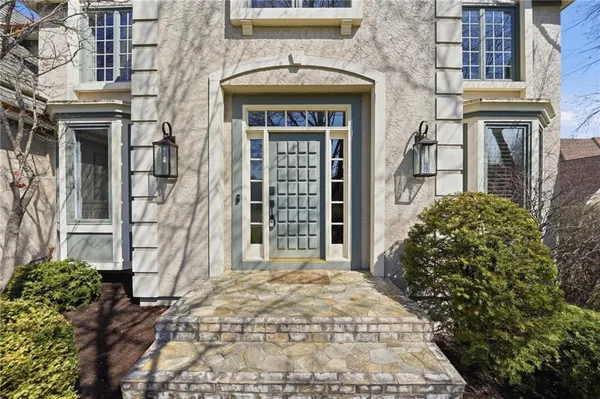 $800,000 | 9206 West 146th Place, Overland Park, KS 66221