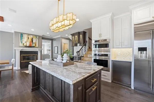 $800,000 | 9206 West 146th Place, Overland Park, KS 66221