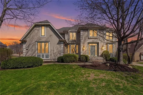 $800,000 | 9206 West 146th Place, Overland Park, KS 66221