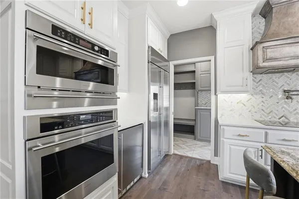 $800,000 | 9206 West 146th Place, Overland Park, KS 66221