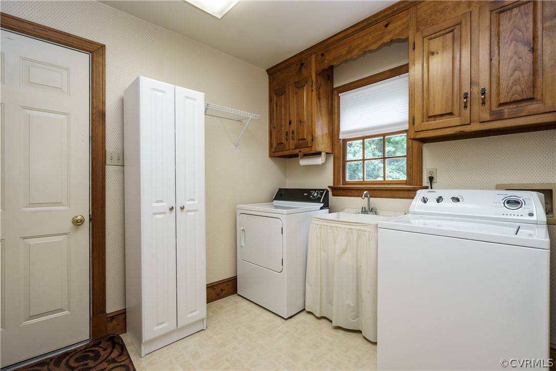 12901 Rivers Bend Road Chester, VA 23836 - Photo 16 of 29 a room with dryer and washer