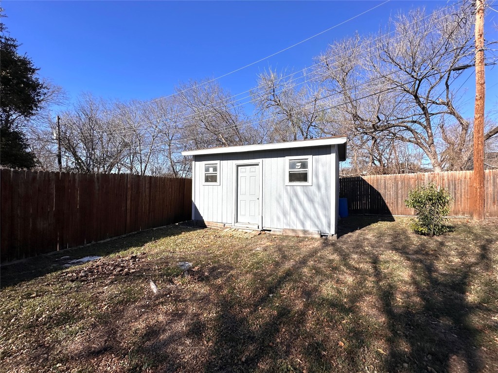 2500 Biggs Drive Austin, TX 78741 - Photo 21 of 23 a view of backyard with a large tree