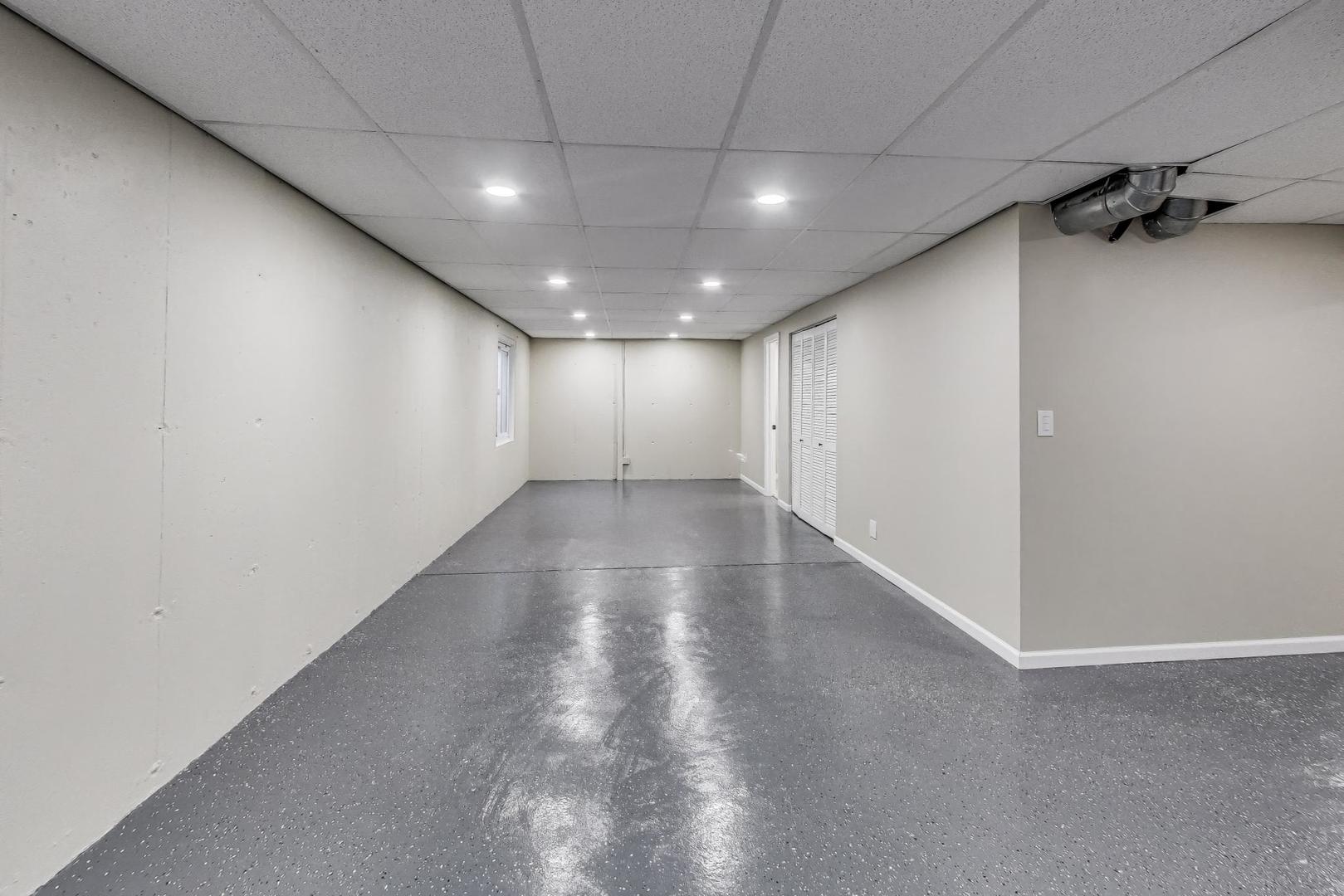 926 South W Avenue Waukegan, IL 60085 - Photo 28 of 45 a view of an empty room