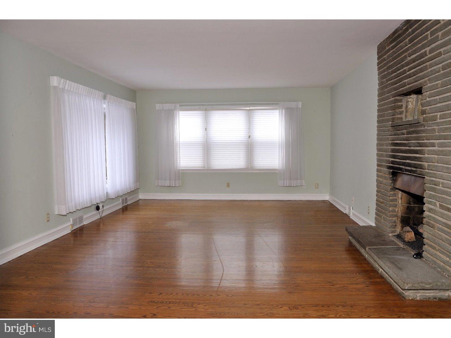 101 Willowburn Road Villanova, PA 19085 - Photo 4 of 19 Living Room