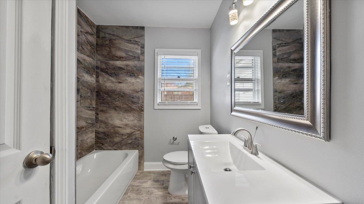 176 North Rose Road Memphis, TN 38117 - Photo 13 of 24 a bath tub sitting next to a white sink