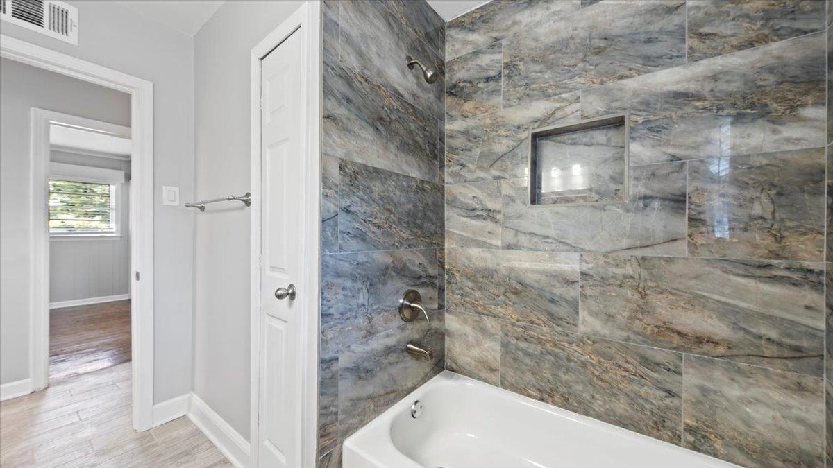 176 North Rose Road Memphis, TN 38117 - Photo 14 of 24 a bathroom with a bathtub and shower