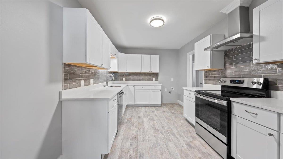 176 North Rose Road Memphis, TN 38117 - Photo 5 of 24 a kitchen with stainless steel appliances granite countertop a stove a sink and white cabinets