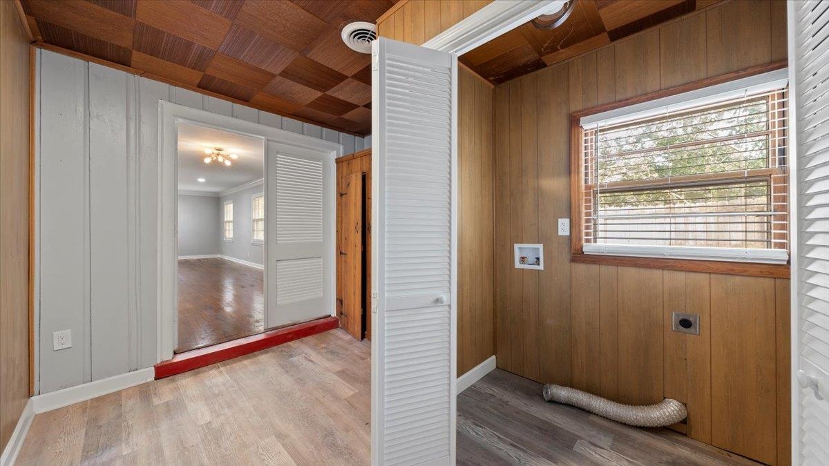 176 North Rose Road Memphis, TN 38117 - Photo 10 of 24 a view of wooden door