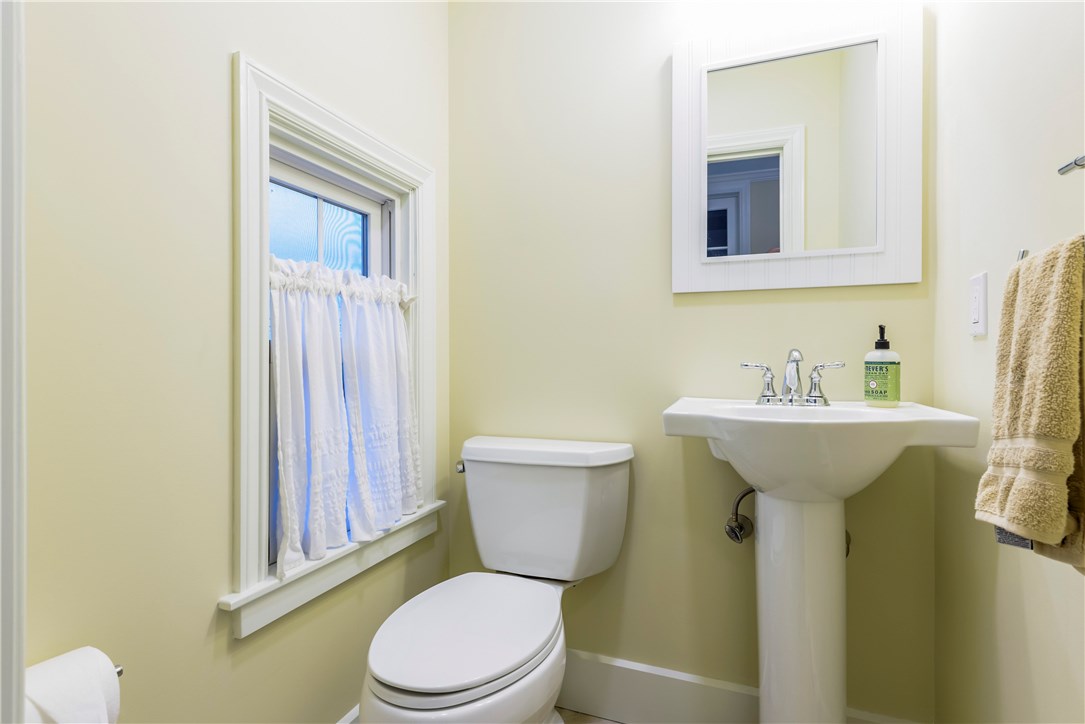 931 Wapping Road Portsmouth, RI 02871 - Photo 12 of 33