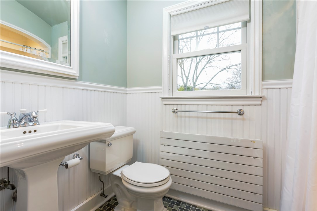 931 Wapping Road Portsmouth, RI 02871 - Photo 17 of 33